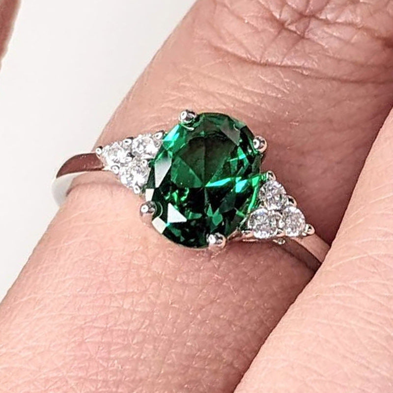 Fashionable Womens Ring With Oval Zircon