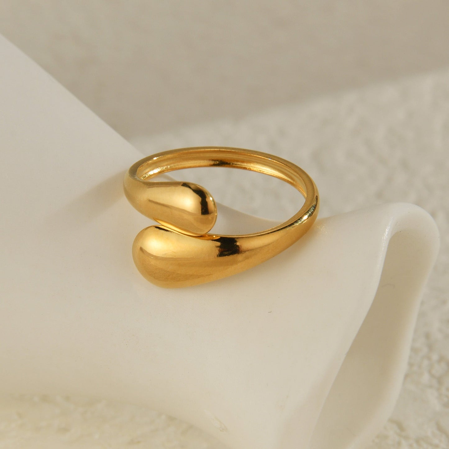 INS European And American Minimalist 18K Stainless Steel Water-drop-shaped Interlocking Open-ring